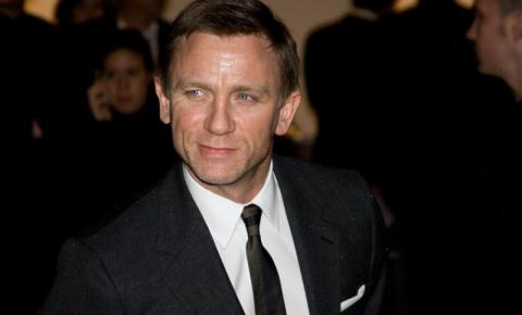 Daniel Craig opera joelho e para filmagens de 007